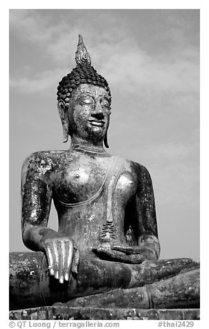 Classic sitting Buddha image. Sukothai, Thailand (black and white)