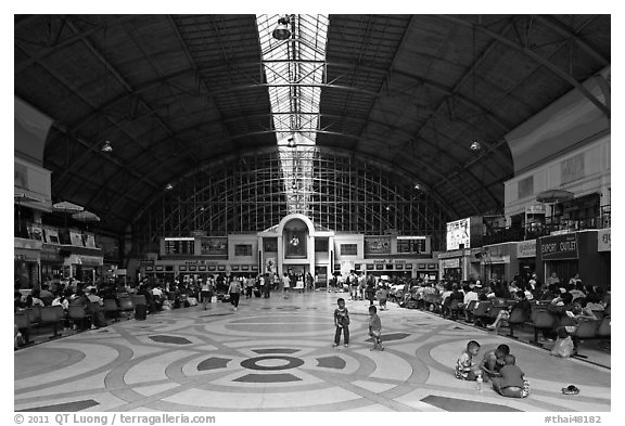 Main hall of Hualamphong train station. Bangkok, Thailand (black and white)