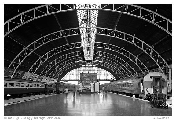 Train platforms inside Hualamphong station. Bangkok, Thailand (black and white)