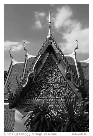 Gilded temple roof, Phu Kaho Thong. Bangkok, Thailand (black and white)