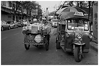 Foot vendor cart and tuk tuk. Bangkok, Thailand (black and white)