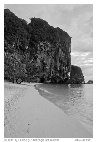 Pranang Cave Beach and limestone crag, Railay. Krabi Province, Thailand (black and white)