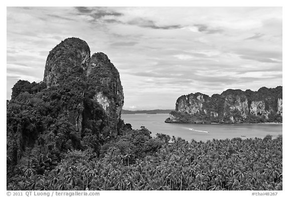 Thaiwand wall and bay, Rai Leh. Krabi Province, Thailand (black and white)