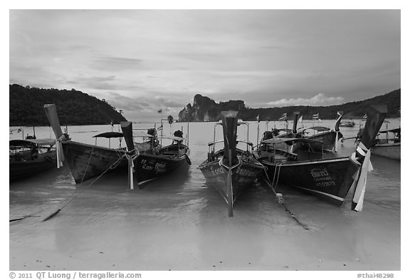 Long tail boats and bay, Ao Lo Dalam, Ko Phi-Phi island. Krabi Province, Thailand (black and white)