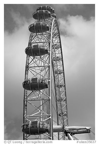 Capsules of the Millennium Wheel. London, England, United Kingdom (black and white)