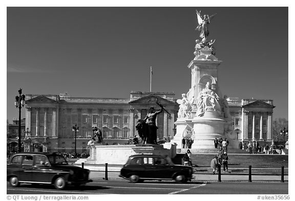 Black and White Picture/Photo: Victoria memorial and 
