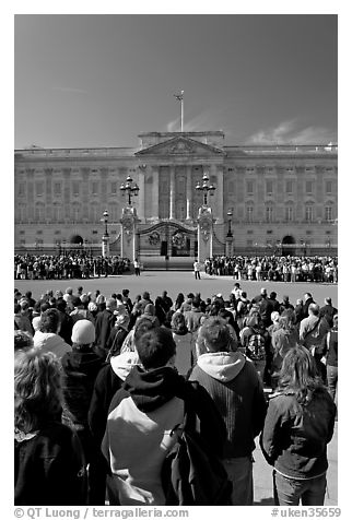 Tourists waiting for the changing of the guard in front of Buckingham Palace. London, England, United Kingdom (black and white)