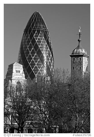 Swiss Re Tower (also known as 30 St Mary Axe, or The Gherkin), designed by Norman Foster. London, England, United Kingdom