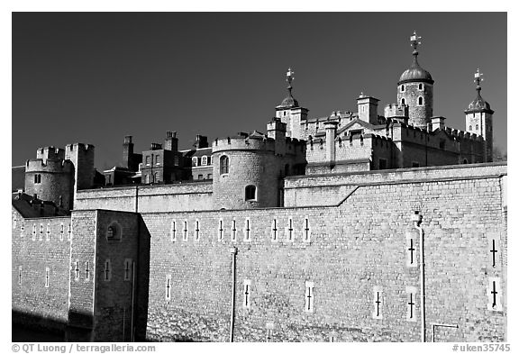 Outer wall and White Tower, Tower of London. London, England, United Kingdom (black and white)