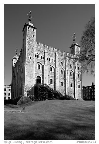 White Tower and lawn, the Tower of London. London, England, United Kingdom (black and white)