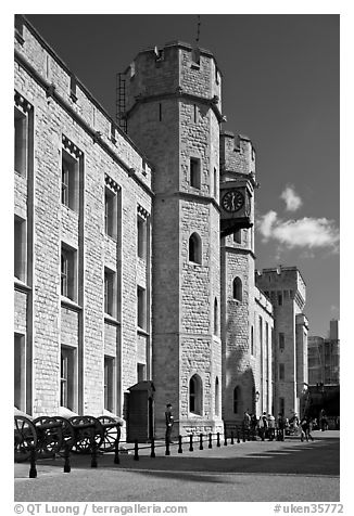 Towers and sentry, The Jewel House, part of the Waterloo Barracks, Tower of London. London, England, United Kingdom