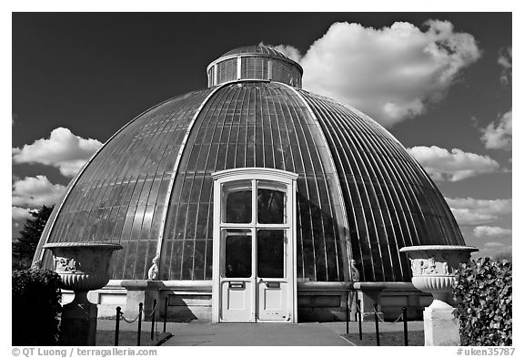 Entrance to the Palm House. Kew Royal Botanical Gardens,  London, England, United Kingdom (black and white)