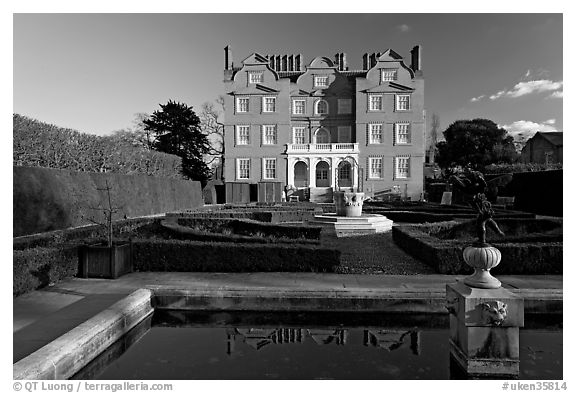 Kew Palace and basin. Kew Royal Botanical Gardens,  London, England, United Kingdom