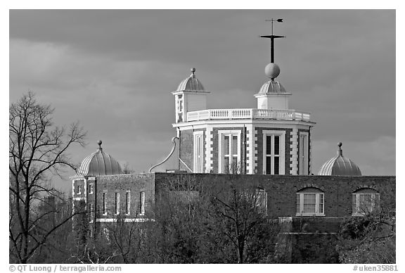 Red Time Ball on top of Flamsteed House, one of the world's first visual time signals. Greenwich, London, England, United Kingdom