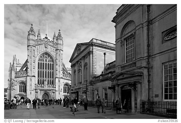 Abbey and Roman Bath. Bath, Somerset, England, United Kingdom (black and white)