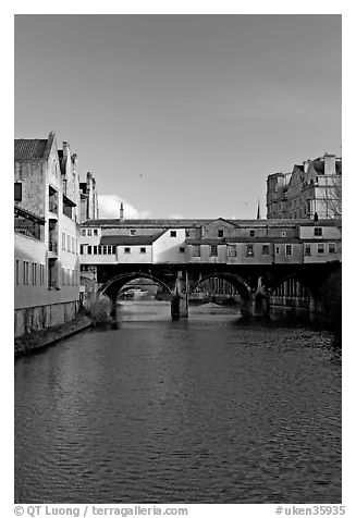 River Avon and Pulteney Bridge, completed in 1773. Bath, Somerset, England, United Kingdom (black and white)