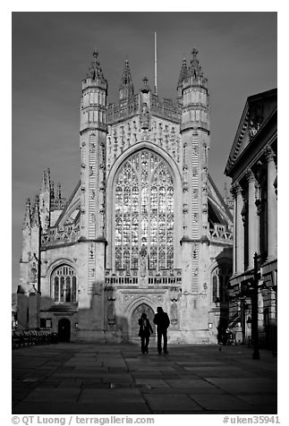 West facade of Bath Abbey with couple silhouette, late afternoon. Bath, Somerset, England, United Kingdom