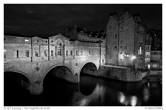 Pulteney Bridge, designed by Robert Adam, at night. Bath, Somerset, England, United Kingdom (black and white)