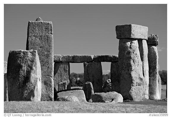 Trilithon lintels, Stonehenge, Salisbury. England, United Kingdom (black and white)