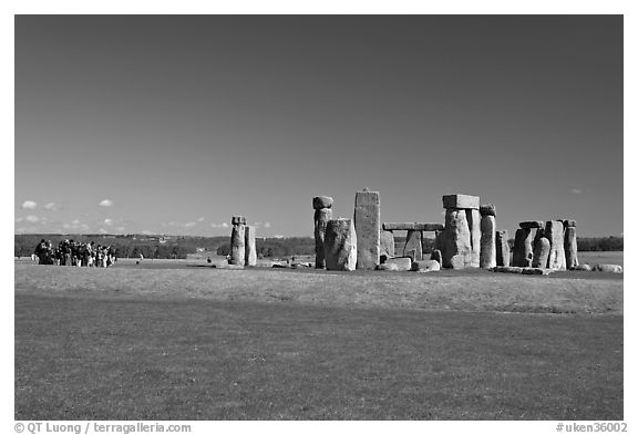 Large group of tourists looking at the megaliths, Stonehenge, Salisbury. England, United Kingdom (black and white)