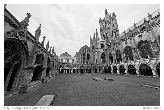 Great Cloister and Canterbury Cathedral nave and crossing spire. Canterbury,  Kent, England, United Kingdom