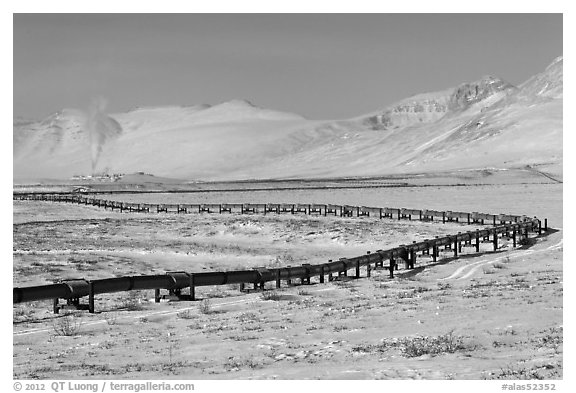 Alyeska Pipeline snaking to the North Slope in winter. Alaska, USA