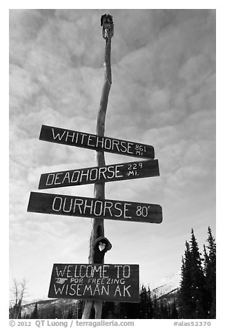 Welcome sign. Wiseman, Alaska, USA (black and white)