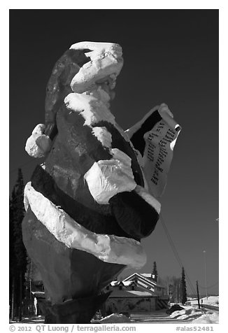 Santa Claus statue and house. North Pole, Alaska, USA (black and white)