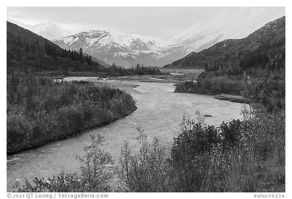 Delta River in autumn, Eastern Alaska Range. Alaska, USA