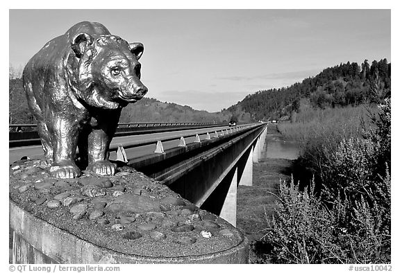 Golden bear adorning bridge over the Klamath River. California, USA (black and white)