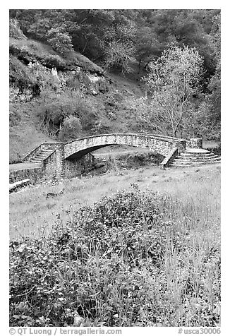 Stone bridge, Alum Rock Park. San Jose, California, USA (black and white)