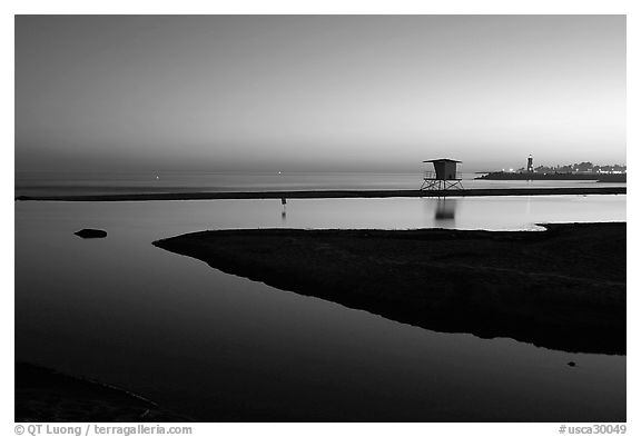 Twin Lakes State Beach, dusk. Santa Cruz, California, USA (black and white)