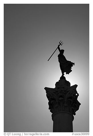 Memorial statue celebrating Admiral Dewey's victory over the Spanish Navy during the Spanish-American War. San Francisco, California, USA (black and white)