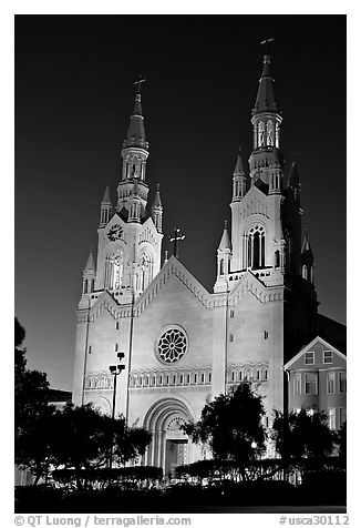 St Peter and Paul Church at night, Washington Square,. San Francisco, California, USA (black and white)