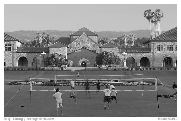 Volley-ball players in front of the Quad, late afternoon. Stanford University, California, USA (black and white)