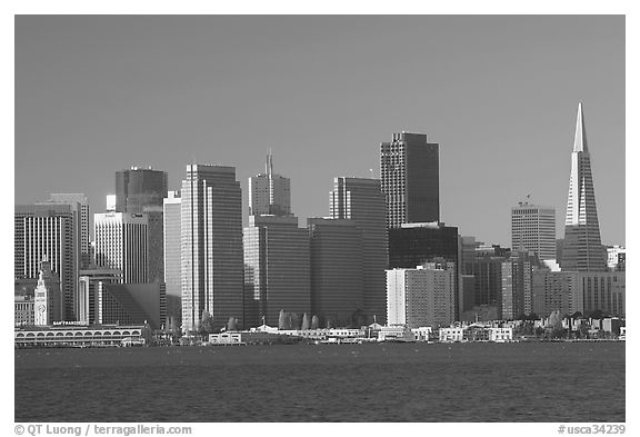 Embarcardero and skyline seen from Treasure Island, early morning. San Francisco, California, USA (black and white)