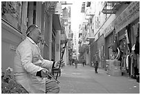 Ehru musician in Ross Alley, Chinatown. San Francisco, California, USA ( black and white)