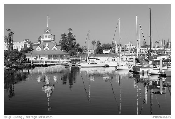 Harbor and boathouse restaurant, Coronado. San Diego, California, USA (black and white)