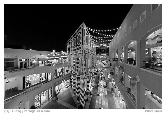 Westfield Shoppingtown Horton Plaza, designed by Jon Jerde. San Diego, California, USA