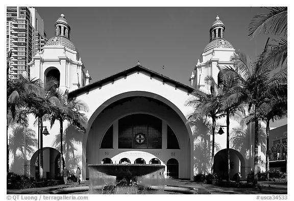 Santa Fe Depot railroad station, constructed for the 1915 Panama-California exhibition. San Diego, California, USA (black and white)