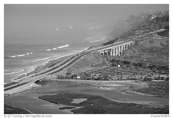 Coastal highway, early morning. La Jolla, San Diego, California, USA (black and white)
