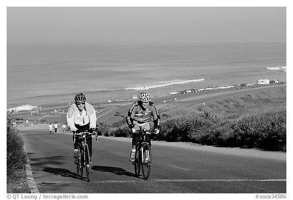 Bicyclists and ocean, Torrey Pines State Preserve. La Jolla, San Diego, California, USA (black and white)