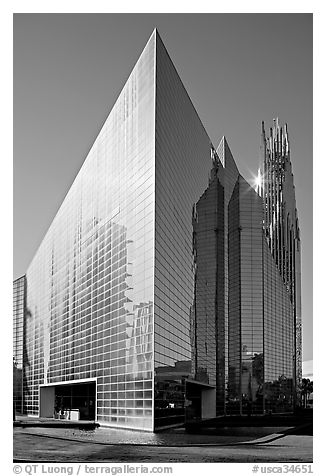 Crystal Cathedral, afternoon. Garden Grove, Orange County, California, USA (black and white)