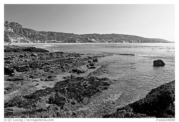 Tidepools and Main Beach, mid-day. Laguna Beach, Orange County, California, USA (black and white)