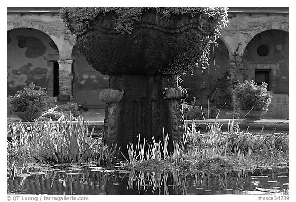 Moorish-style fountain and  courtyard arches. San Juan Capistrano, Orange County, California, USA (black and white)