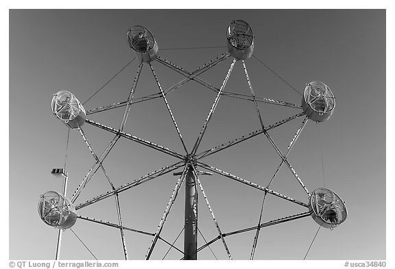 Wheel ride, Beach Boardwalk. Santa Cruz, California, USA (black and white)