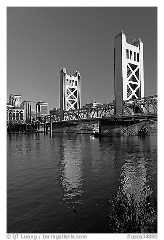 Tower bridge and Sacramento River, late afternoon. Sacramento, California, USA (black and white)