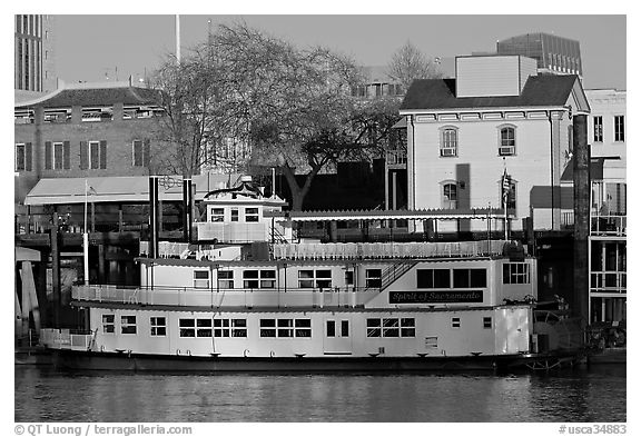Spirit of Sacramento riverboat,  late afternoon. Sacramento, California, USA (black and white)