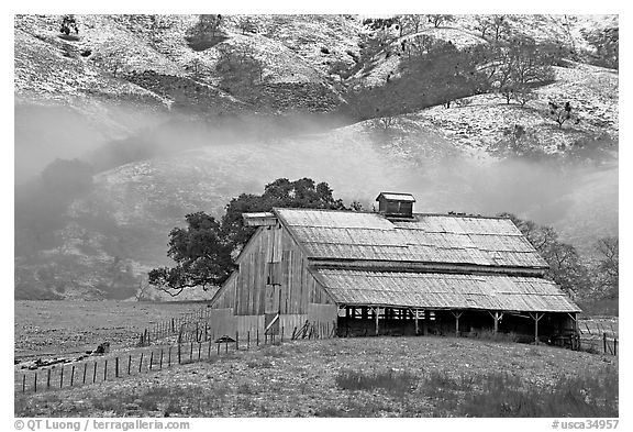 Barn with fresh dusting of snow. San Jose, California, USA (black and white)