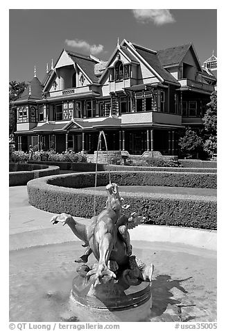 Fountain and mansion. Winchester Mystery House, San Jose, California, USA